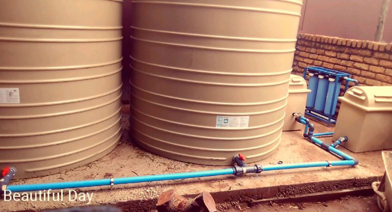 Benoni – 2 Large Storage Tanks & Two Pressure pumps with a filtration system.